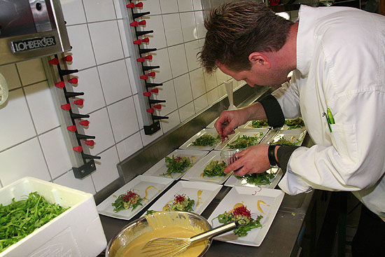 Küchenchef in der "Grinsekatze" Andreas Schaer hatte zu tun an dem Abend (Foto: MartiN Schmitz